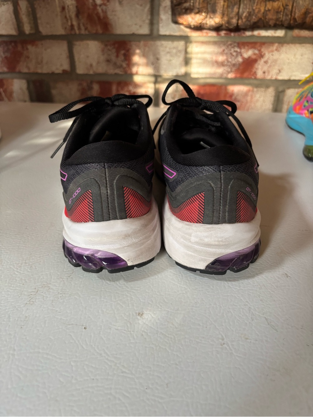 ASICS - Picture 3 of 6